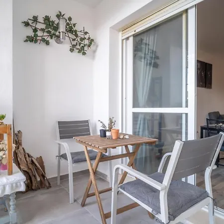 Gorgeous In With Kitchen Apartment *